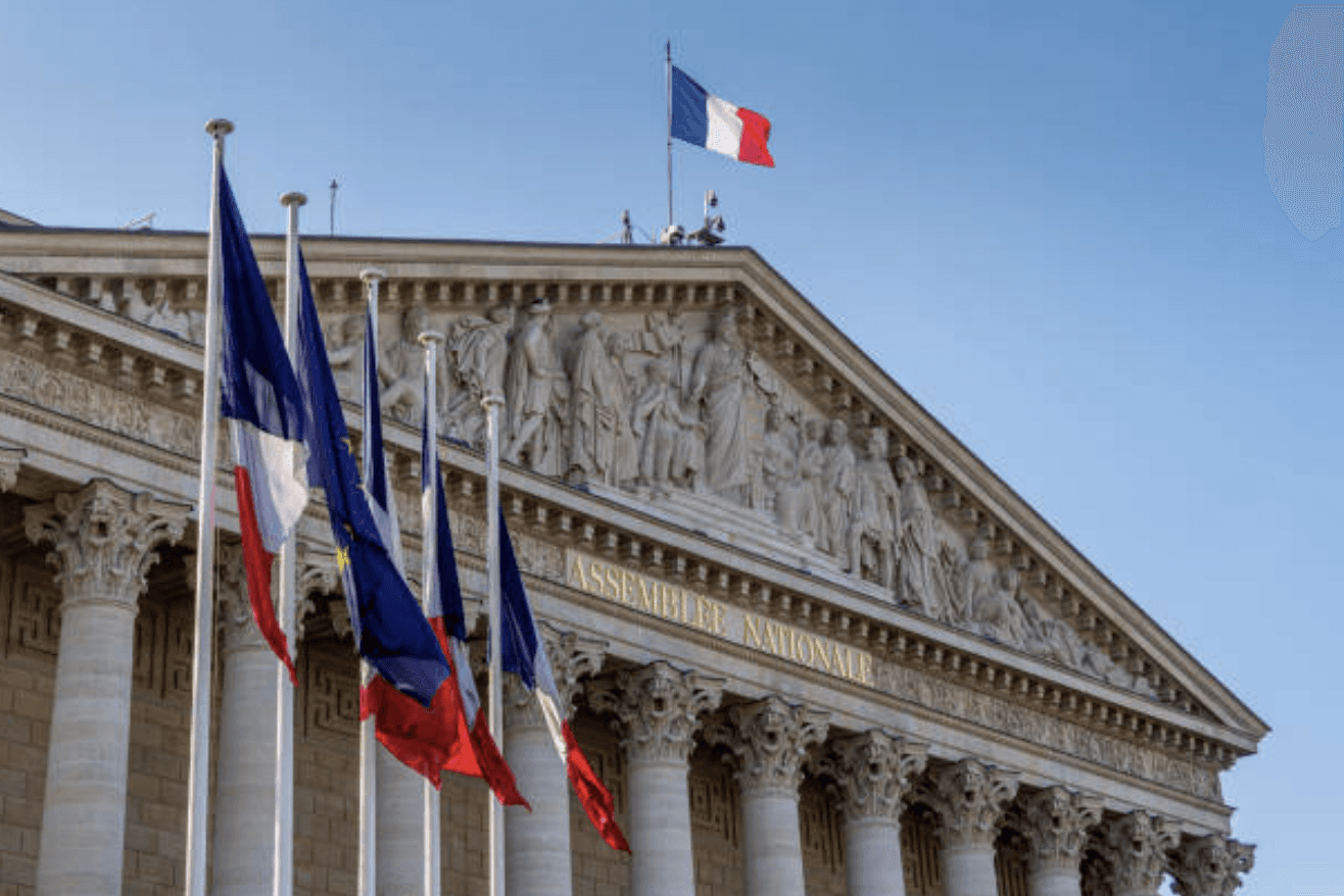 Coffre-fort de données aux couleurs françaises symbolisant la souveraineté numérique